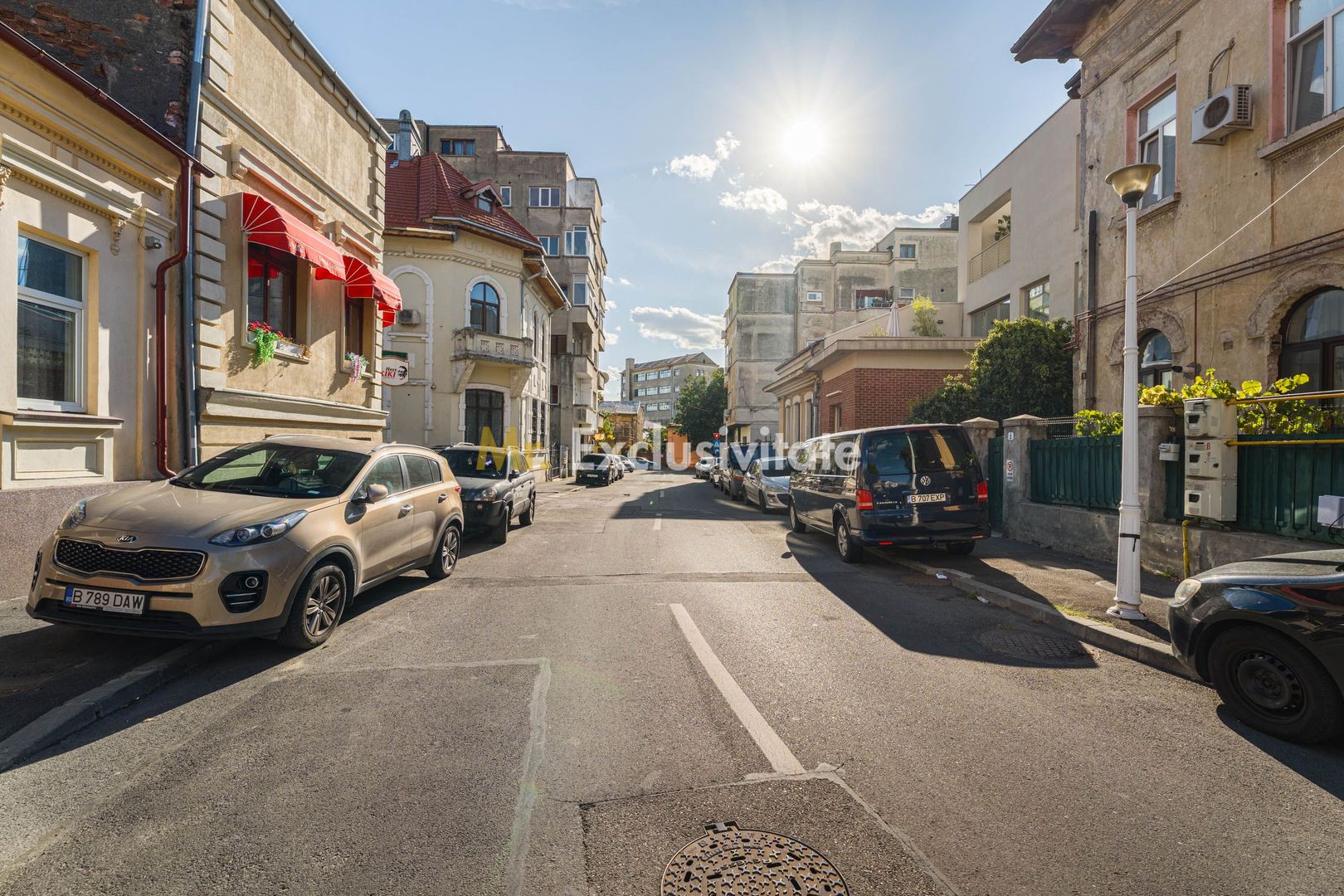 Casă / Vilă cu 4 camere de vânzare în Bucuresti - Poză 2