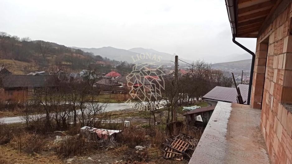 Casa la rosu 212 mp-terasa 25 mp-balcon 11 mp-teren 1034 mp-Teaca - Poză 4