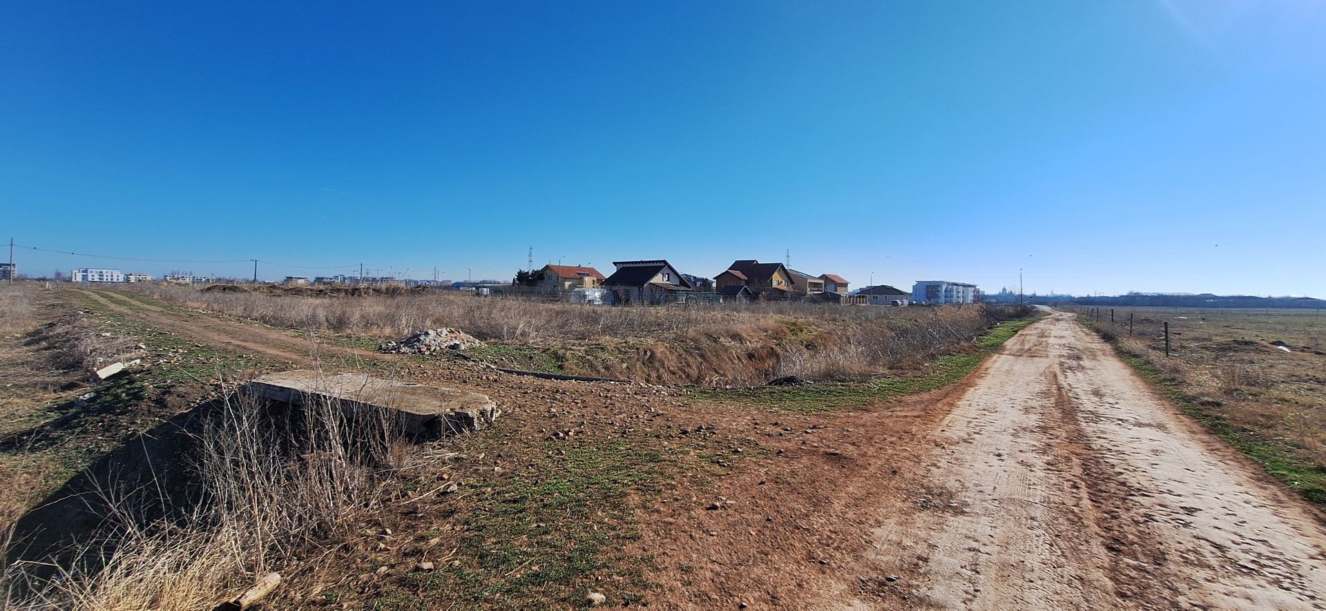 Teren - LOCUINTE COLECTIVE CU FUNCTIUNI COMPLEMENTARE - Poză 1