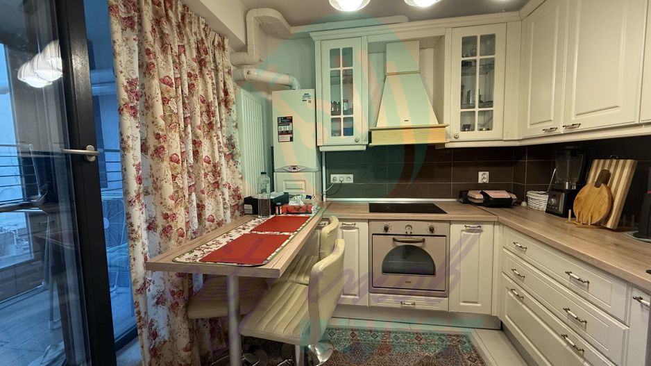 3 camere intr-o cladire cu arhitectura deosebita - Poză 9