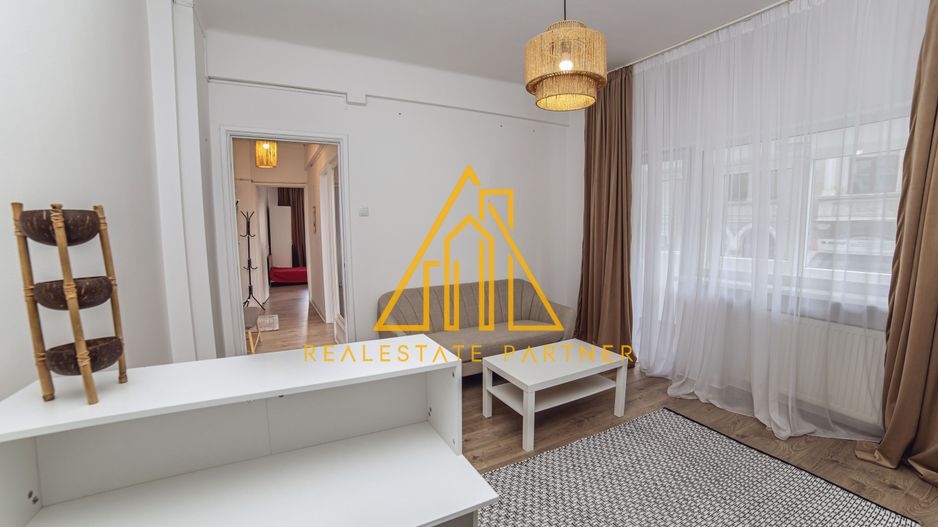 Apartament 4 camere renovat, central, ideal rezidențial sau activitate business - Poză 2