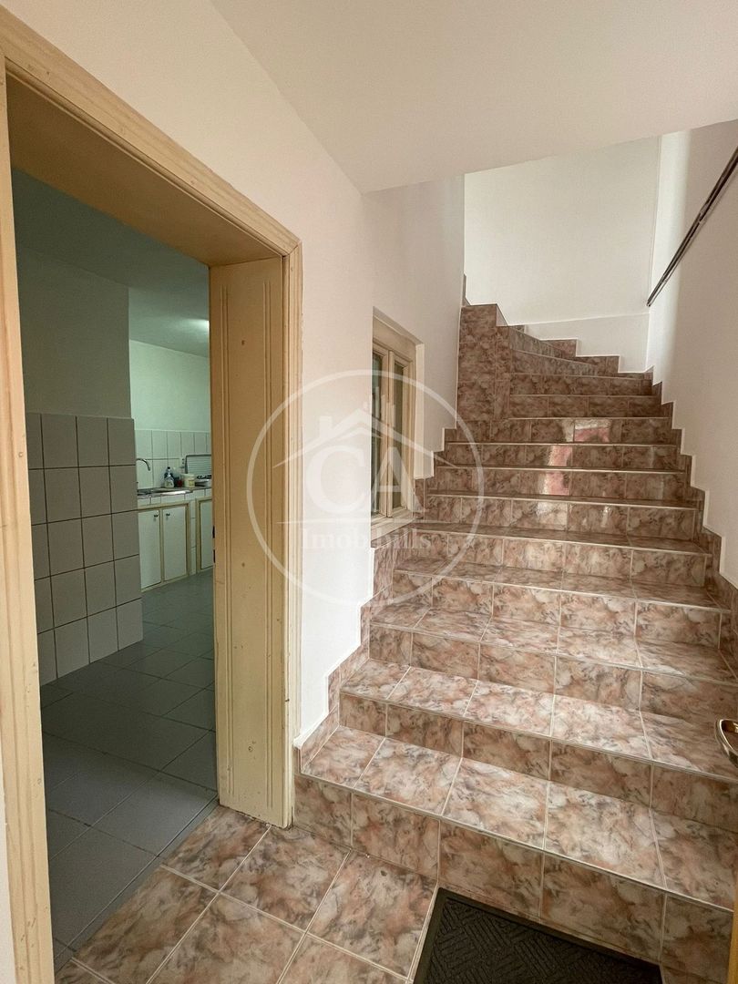 Casa de vânzare cu 8 camere de tip P+E+M in zona Rogerius, Oradea - Poză 12