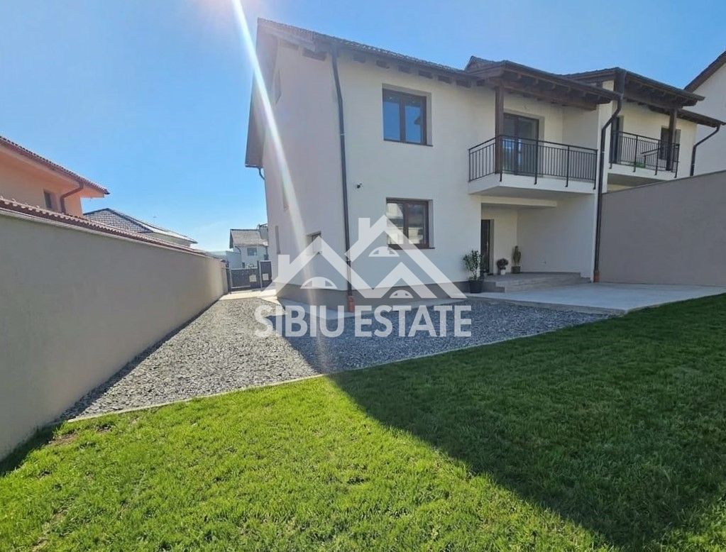 Casa noua 4 camere, 2 bai, terasa, curte si magazie - Poză 1