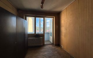 Apartament spatios, cu 4 camere in zona centrala - Poză 9