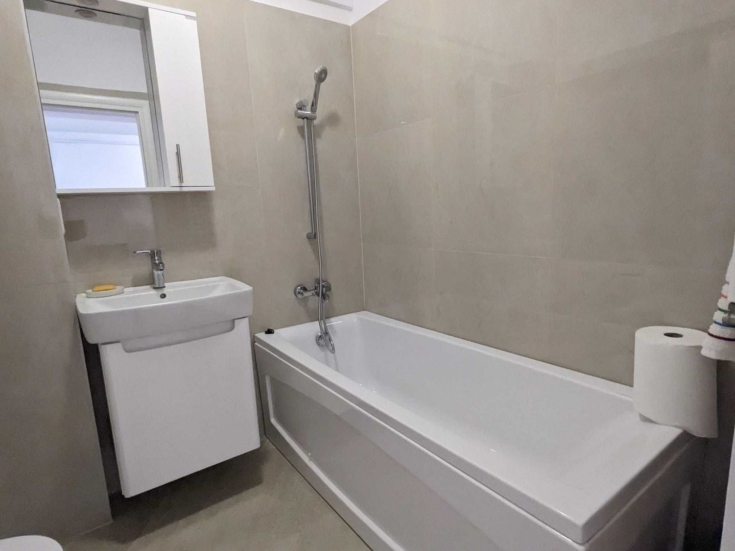 Inchiriere apartament cu 2 camere in ansamblu rezidential nou - Poză 7