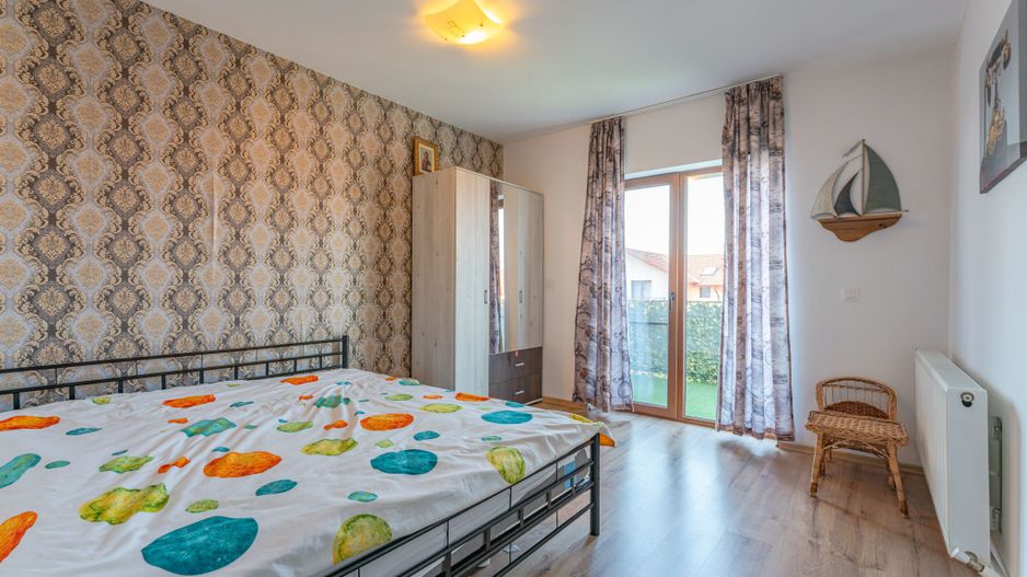 Casa insiruita compusa din 4 camere in Sanpetru - Poză 12