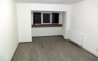 Apartament cu 4 camere decomandate, Cetate, M-uri - Poză 1