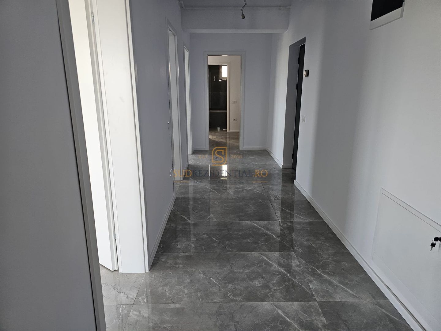 Apartament decomandat 3 camere, disponibil imediat, etaj 2/10 - Poză 12
