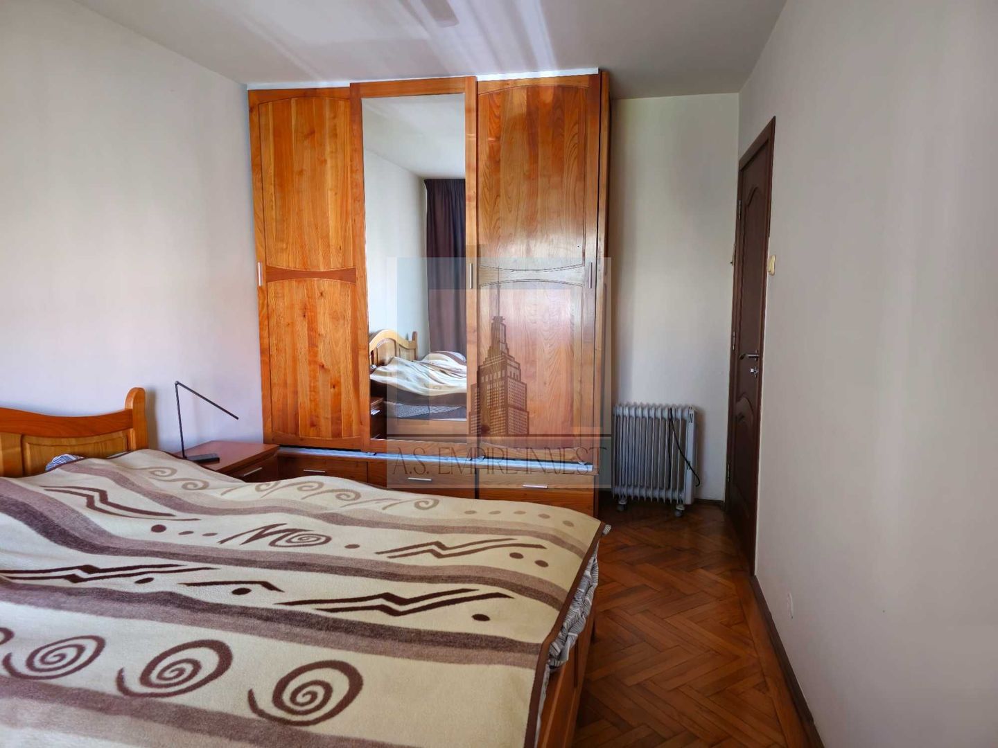 De vanzare apartament 4 camere/ zona Tractorul - Poză 4