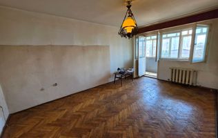 Apartament 3 camere, Cetate, 65 mp utili, et.5. Necesita renovare