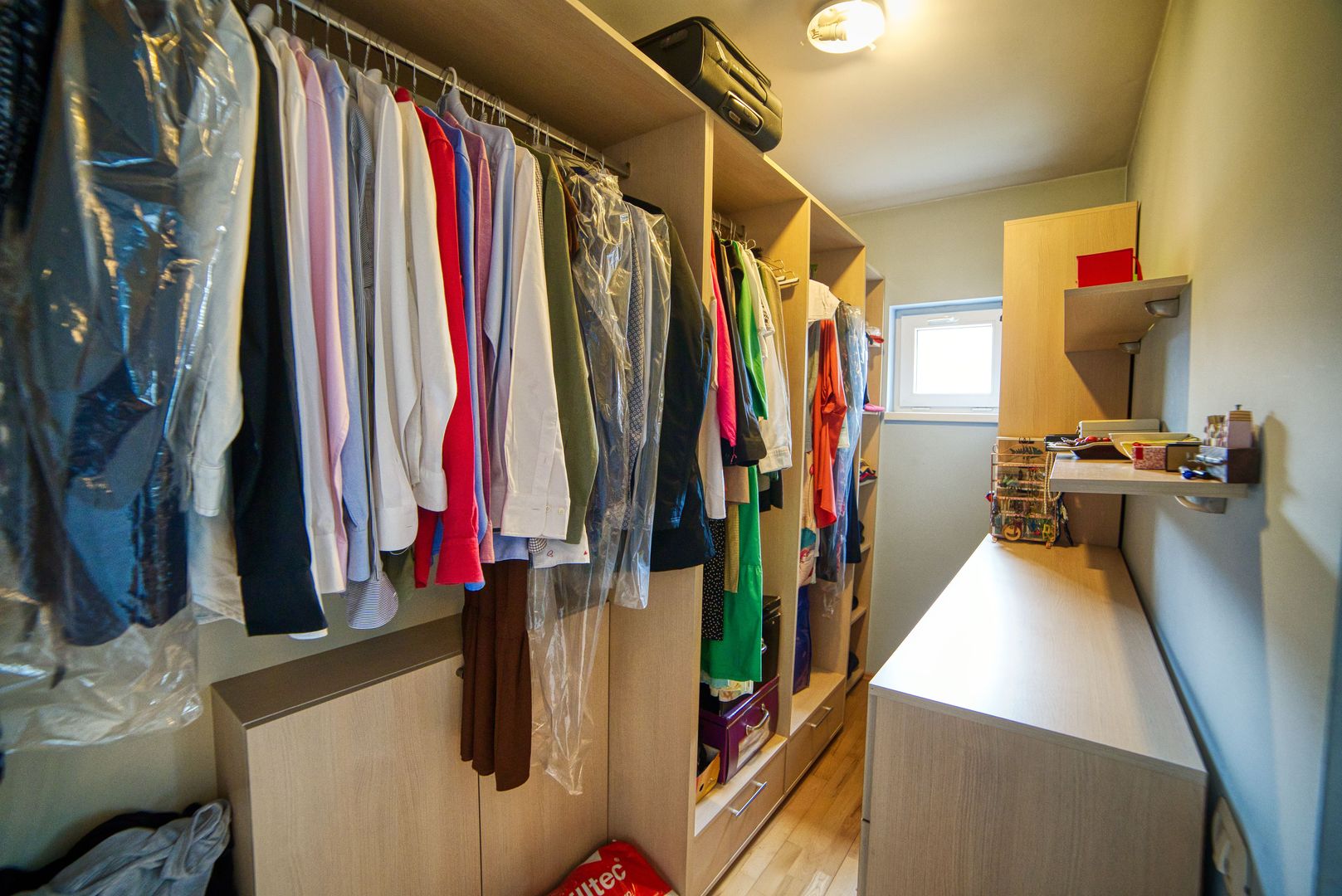 Casa complet mobilata 5 camere 3 bai curte generoasa - Poză 30