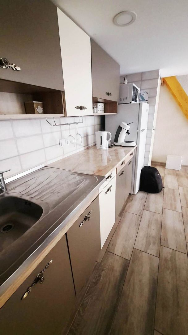 Studio renovat mobilat si utilat,Brasov,centrul istoric - Poză 4