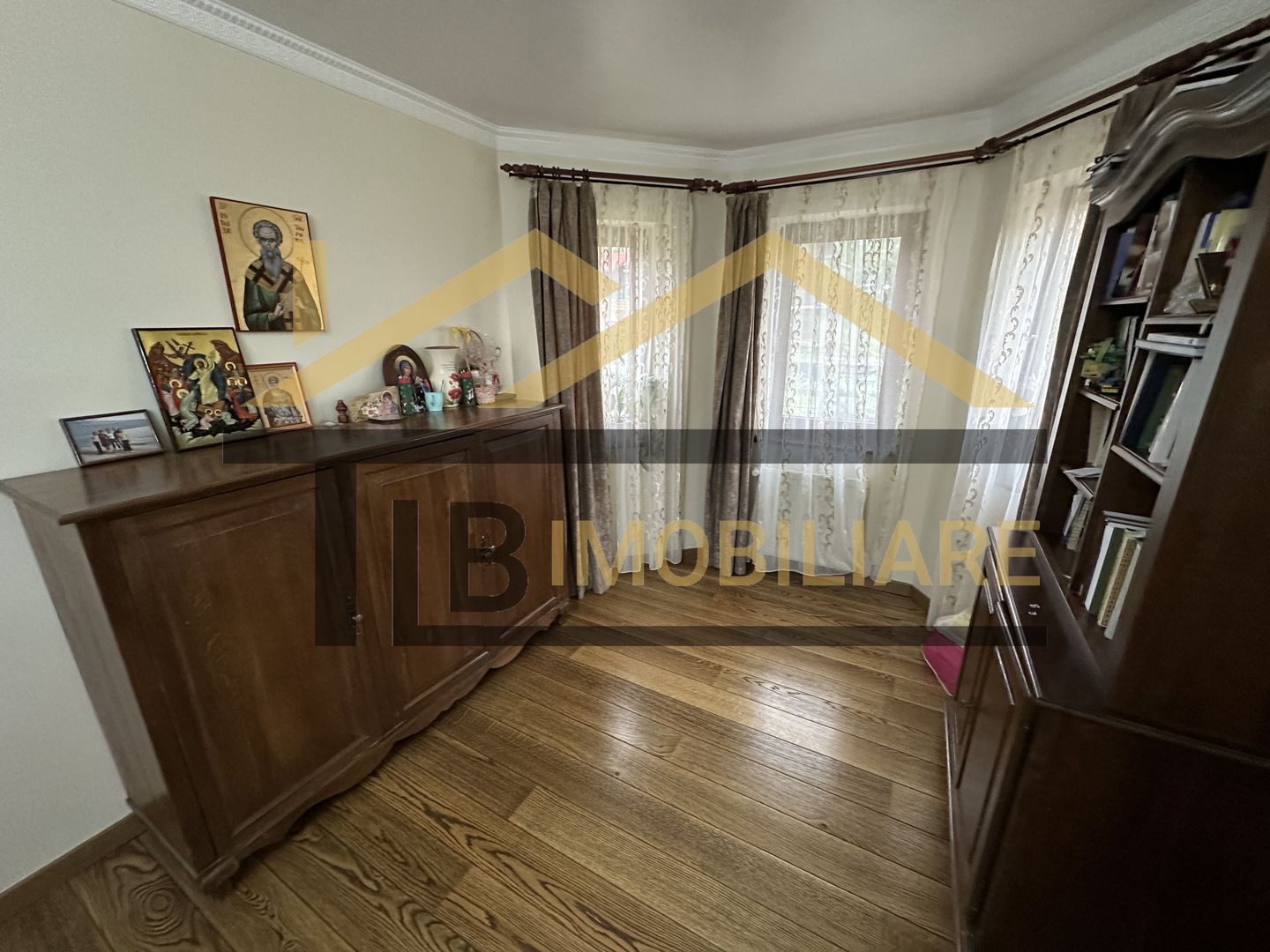 Vila cu 8 camere de vanzare, teren 1580mp, Zona Praid - Poză 27