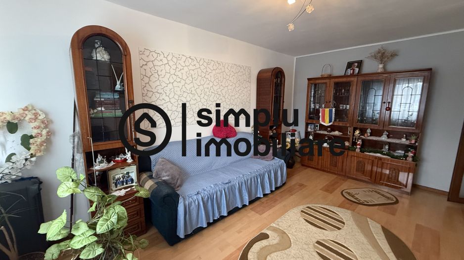 3 decomandate, et 2/4, 1 Mai - 140 000 Euro - Poză 2