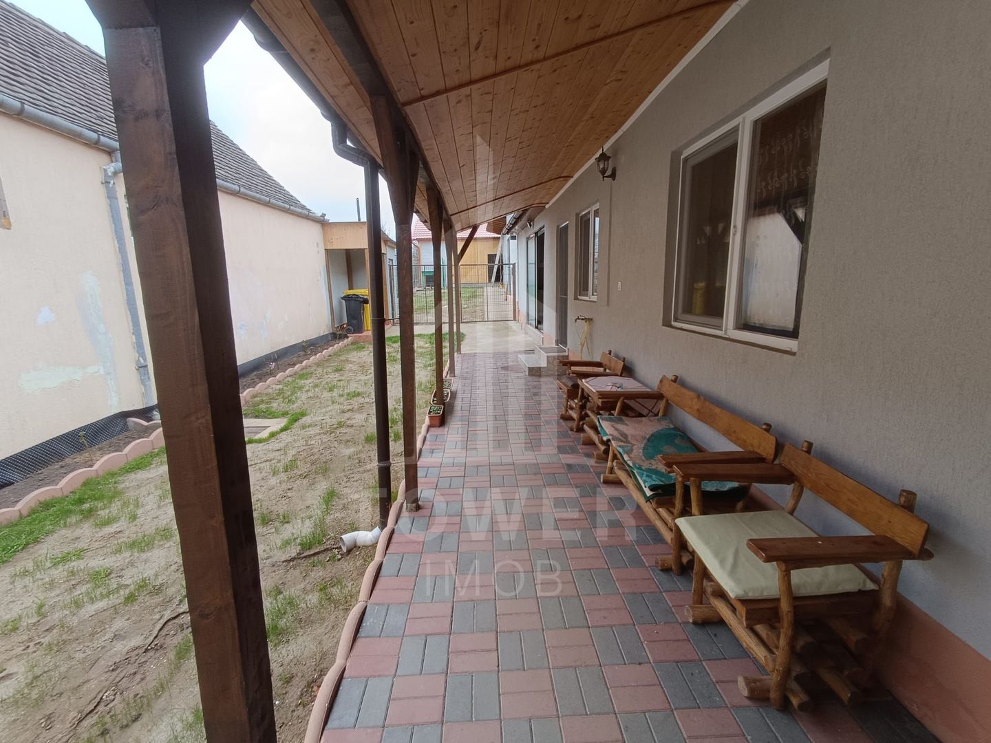 Casă de vânzare în satul Roșia cu vedere panoramică spre Munții Făgăras - Poză 17