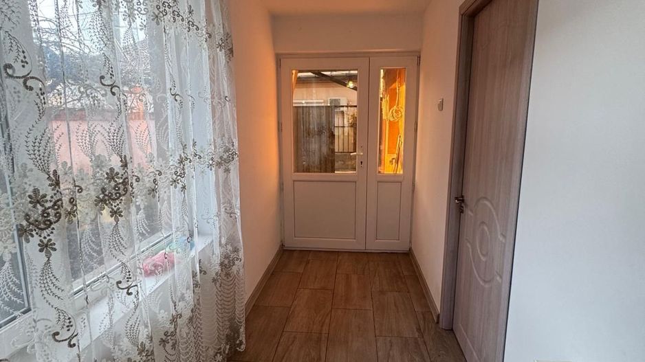 Casă de vânzare – Strada Crinului - Poză 3