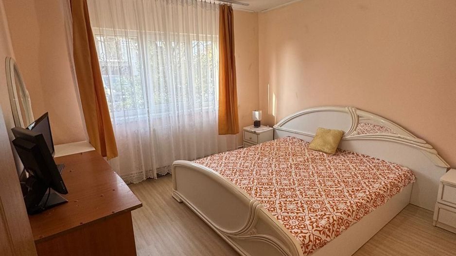 De Vânzare - Apartament 3 Camere, Strada Decebal - Poză 1