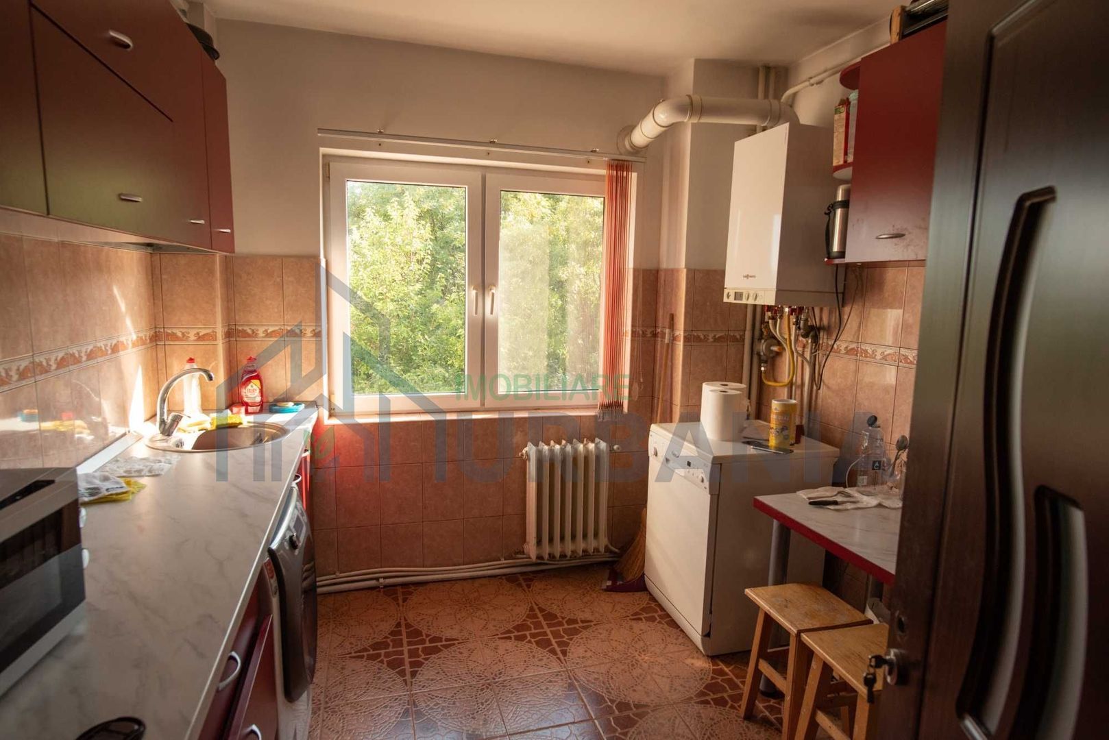 Apartament decomandat cu 3 camere în Podu Roș, Iași - 67,52 m², etaj 3/7 - Poză 2