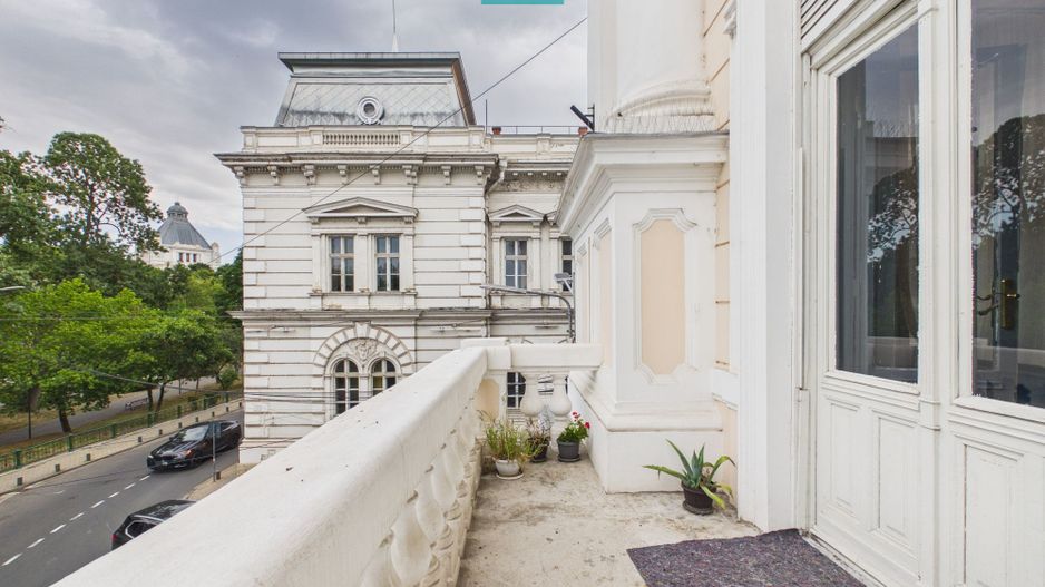 Apartament emblematic in Palatul Cenad, Arad - Poză 2