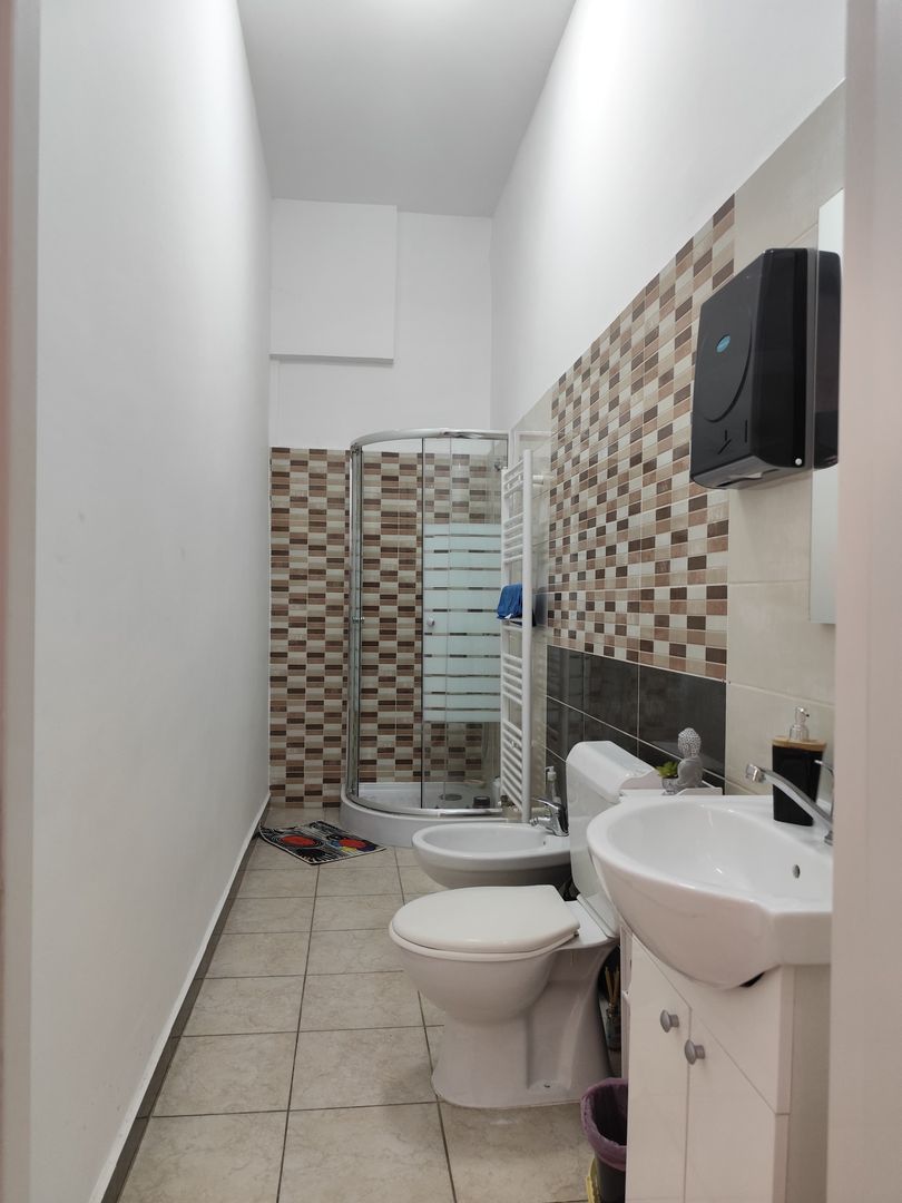 Spatiu birou de inchiriat, situat pe str.I.Vulcan, Oradea - Poză 9