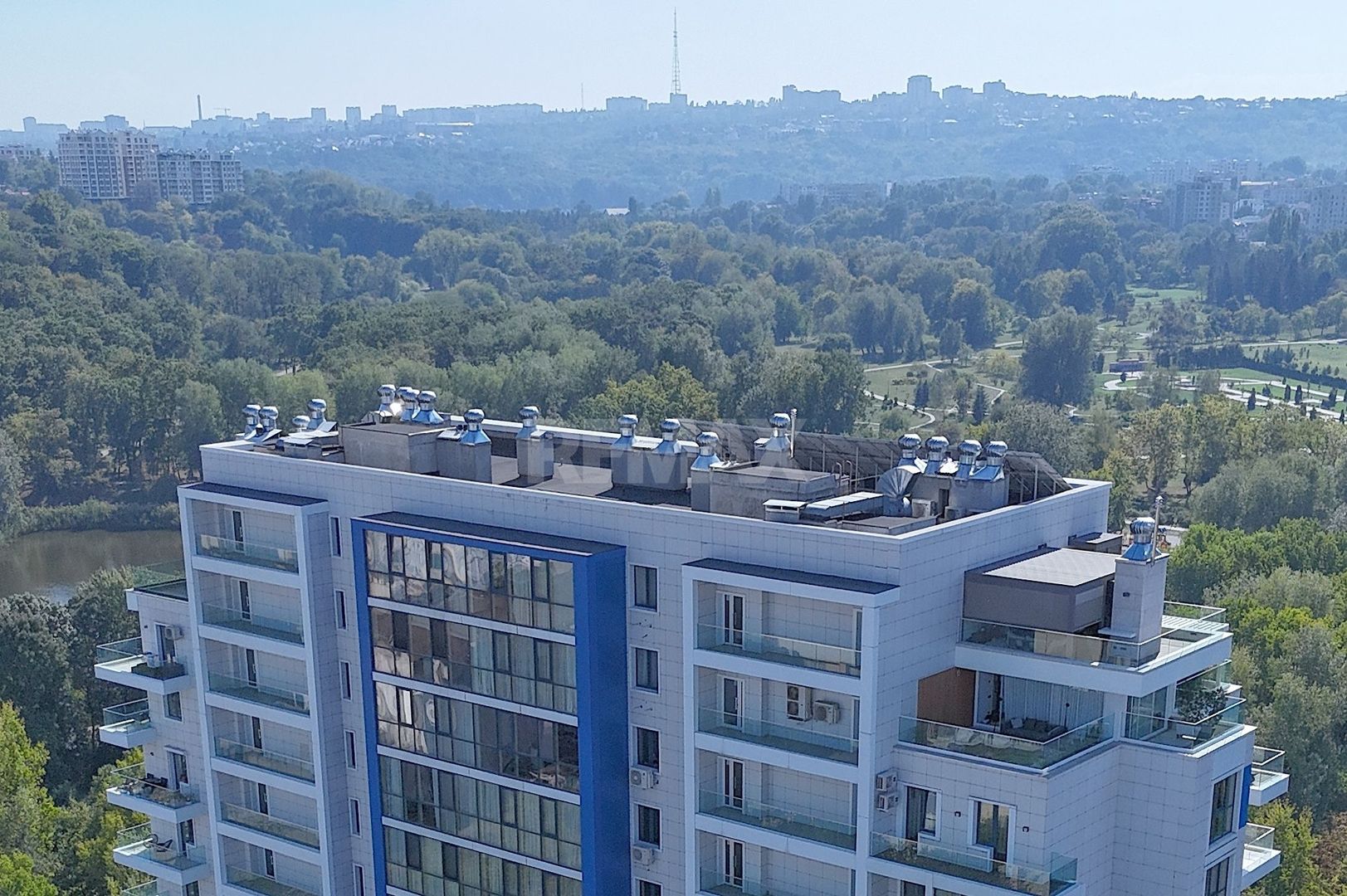 Apartament cu 2 odăi + living Ambasador Residence, Parcul Dendrarium - Poză 15