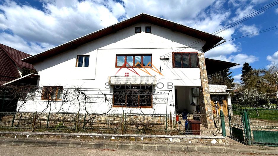 Casă P+1E cu teren generos de 697 mp, zona foarte buna Campina, PH - Poză 1