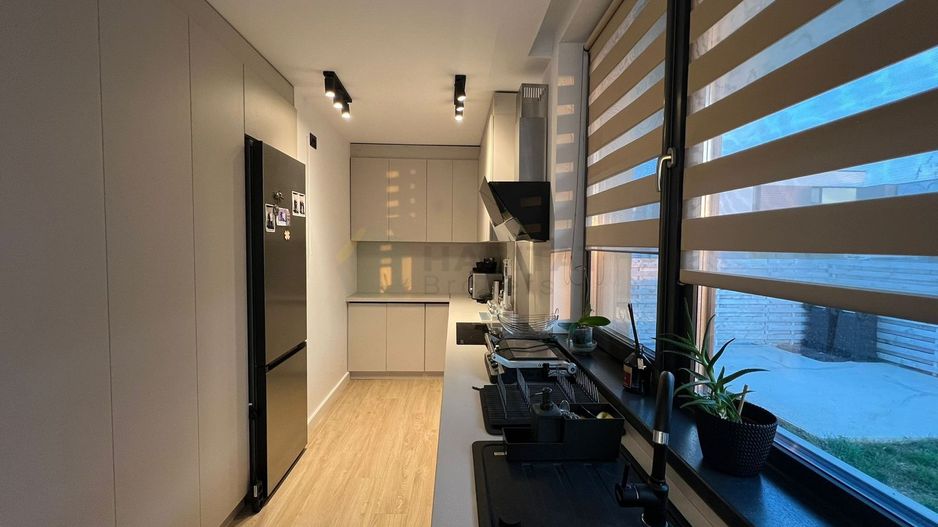 The Class Villas 1 – Vilă modernă de închiriat în Tunari - Poză 9