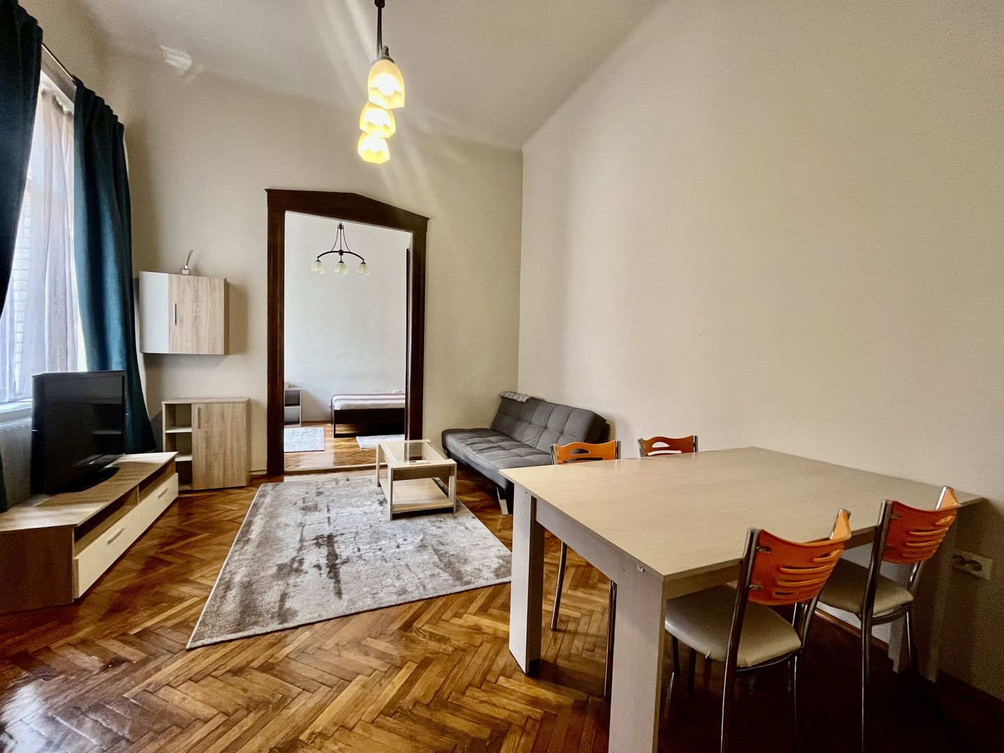 Apartament cu aer nobiliar,  clădire istorică,  zona Unirii - Medicina - Poză 3