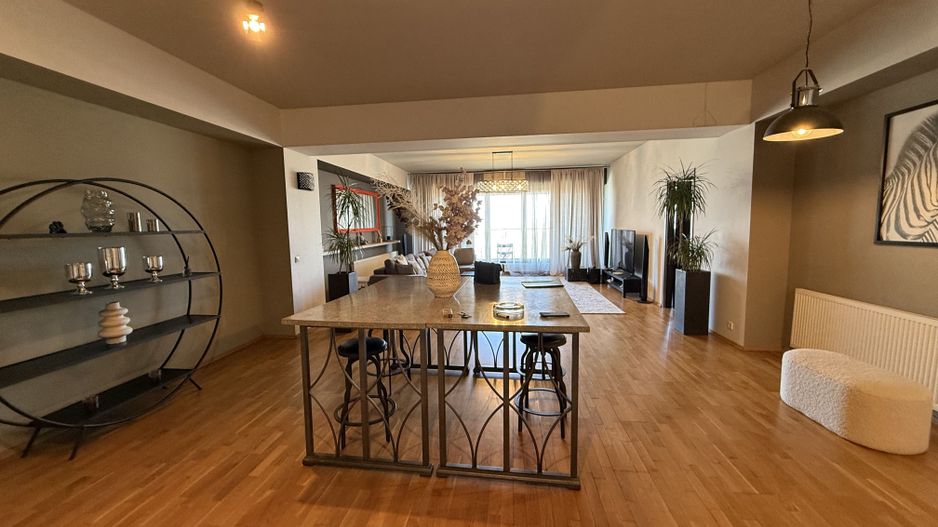 Refugiu Urban cu Lumină Naturală și Eleganță în Inima Pipera - Poză 3