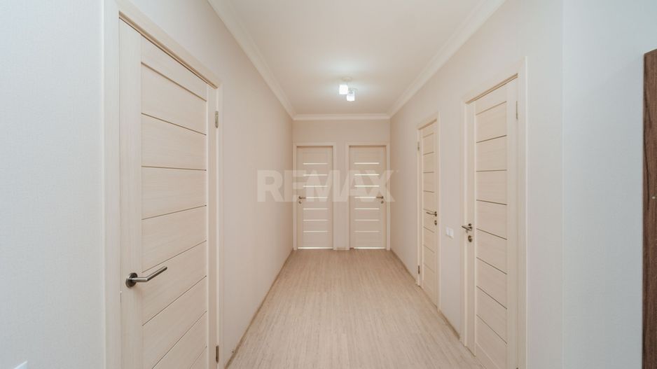 De vinzare Apartament 2 camere si balcon + living cu logie - Poză 8