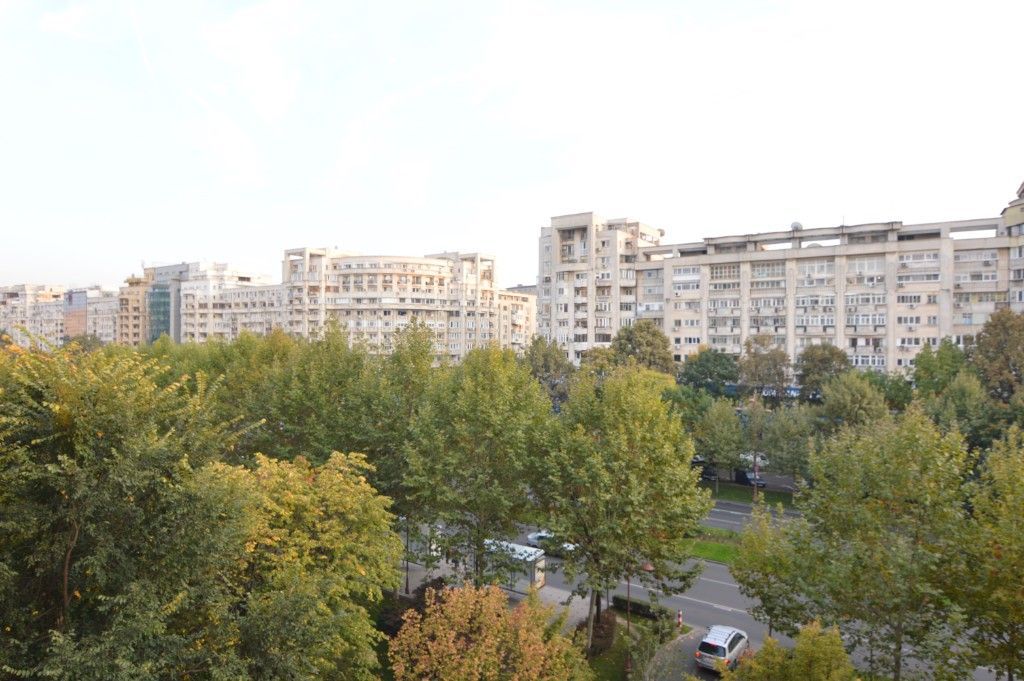 3 camere Unirii 63, prima închiriere, mobilat complet, parcare inclusă - Poză 2