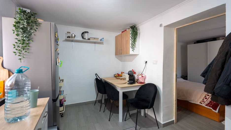 Casa cu 300 mp de teren , acces auto si dublu front in Nufarul - Poză 2