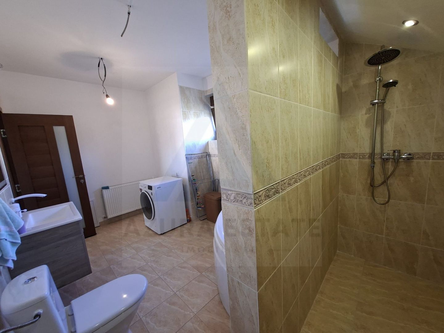 Casa intabulata 5 camere 2 bai si curte generoasa in Bavaria Park - Poză 7