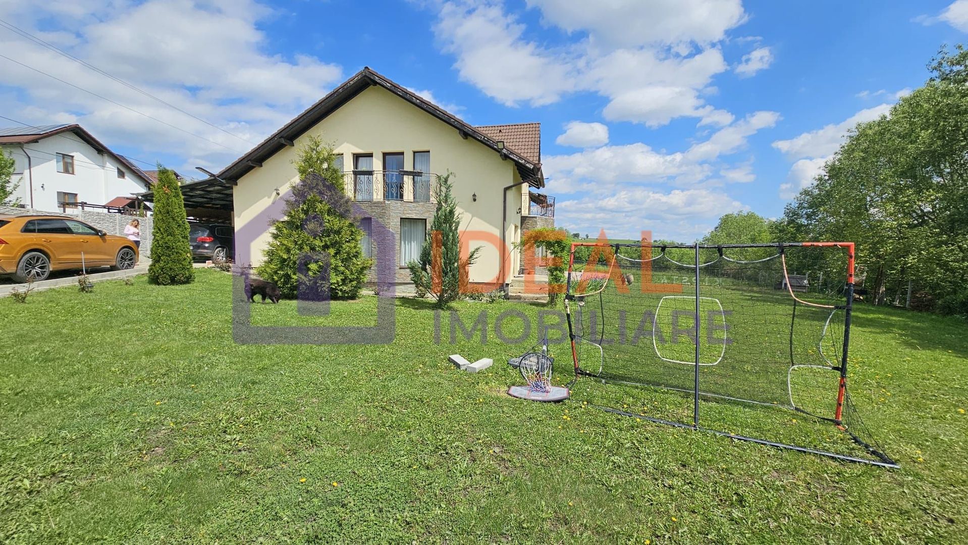 Vila Moderna cu 5 camere, garaj si 921 mp de curte, in Tocile - Poză 2