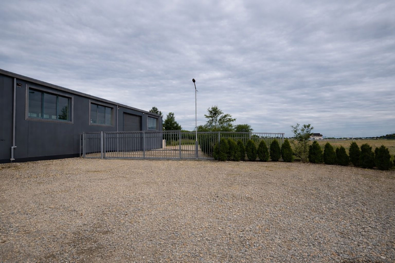 | HALĂ SPAȚIOASĂ | DE ÎNCHIRIAT | FRĂTĂUȚII | JUDEȚUL SUCEAVA | - Poză 9