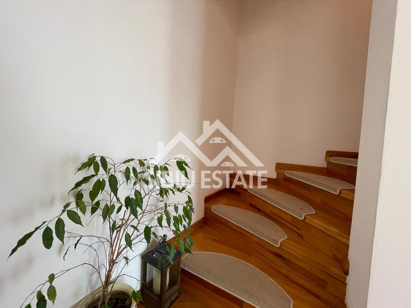 Casa cvadruplex de vanzare 4 camere, 2 locuri de parcare - Poză 10