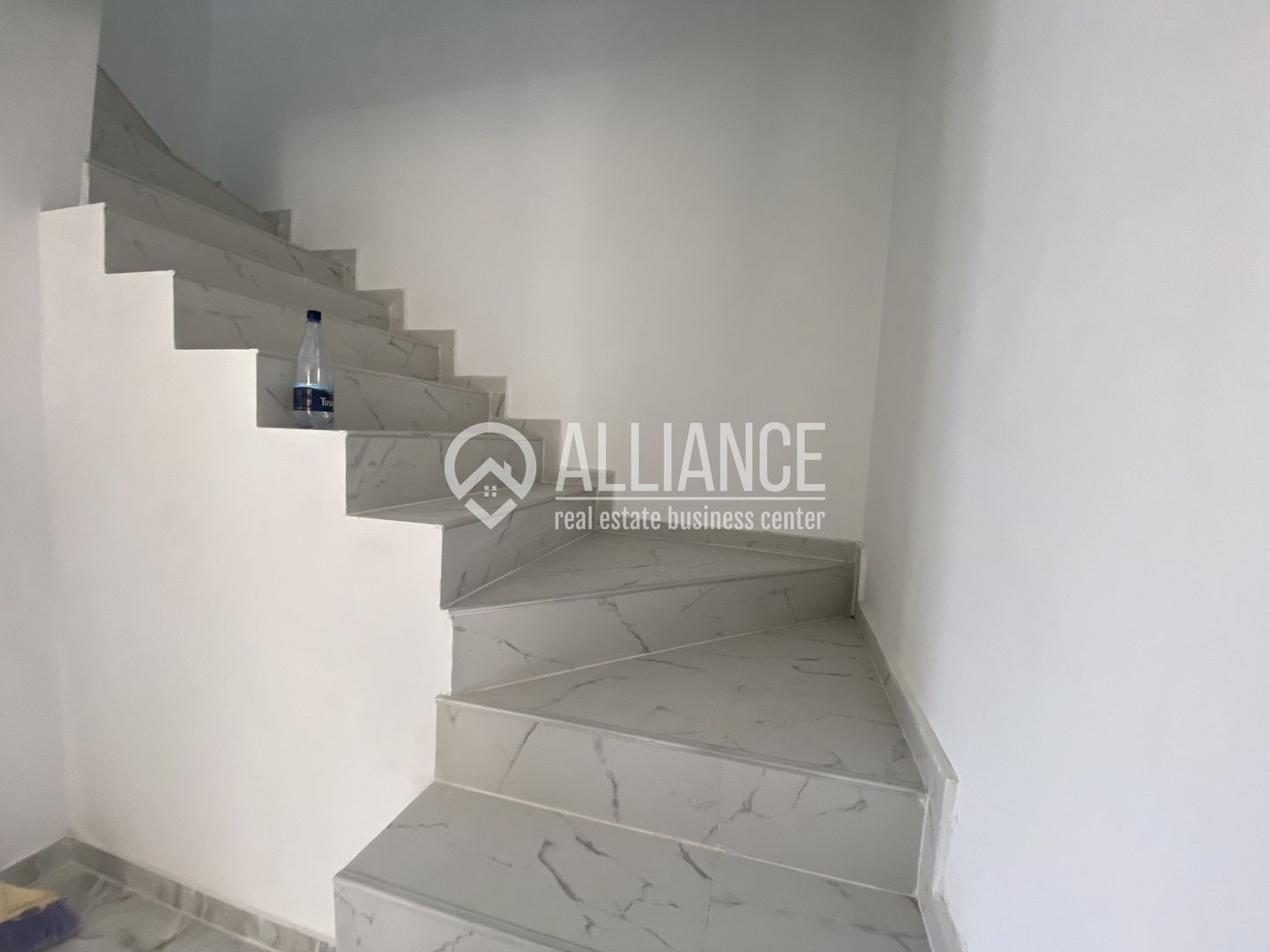 VALU LUI TRAIAN(COD 07) -Casa P+M 5 camere cu teren de 300 mp - Poză 8