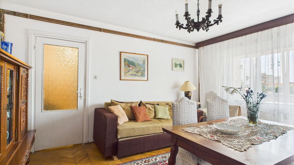 Apartament cu 3 camere, decomandat în Dâmbovița - Poză 2