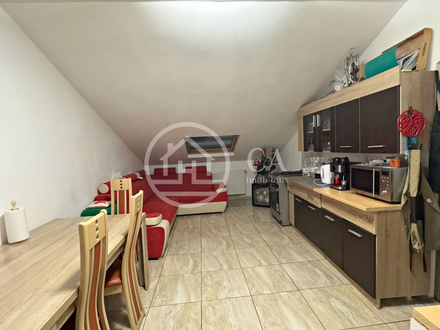 Apartament cu 3 camere de vanzare in zona Rogerius Oradea - Poză 2