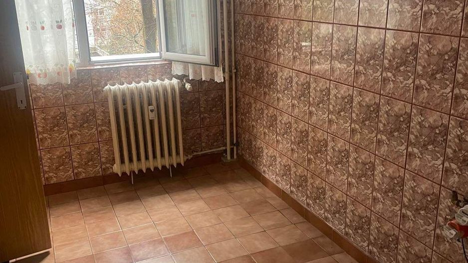 Brancoveanu 3 Camere,etaj 2,acte,liber,mutare imediata - Poză 2