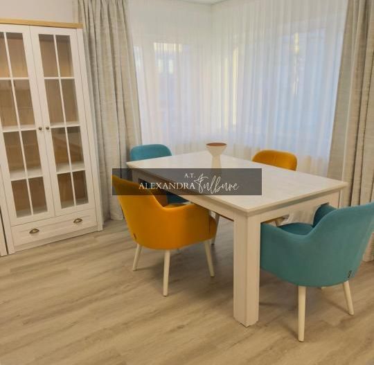 Apartament in vila l decomandat l la cheie l parcare l Cometei - Poză 2