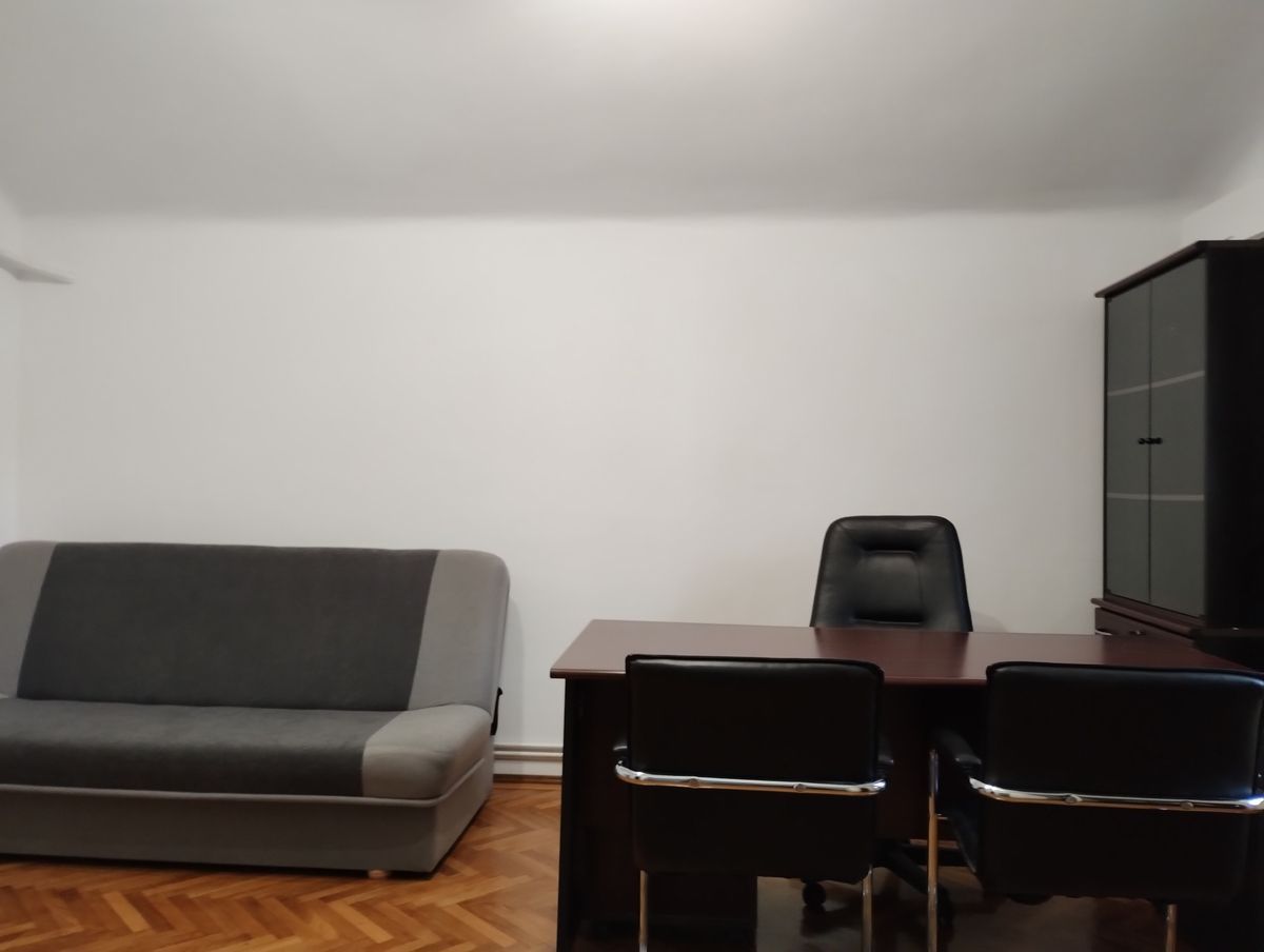 Închiriez apartament 3 camere, Calea Calarasi,renovat,centrală proprie - Poză 1