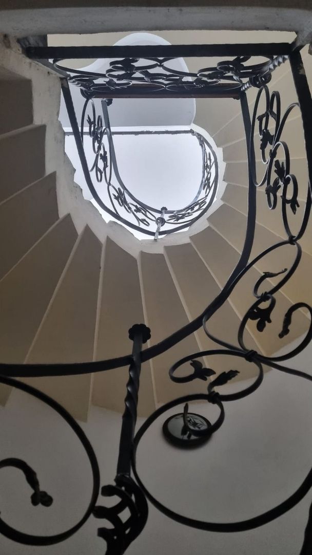 Imobil cu 8 camere, terasă de 60 mp, situat în centrul orașului - Poză 6