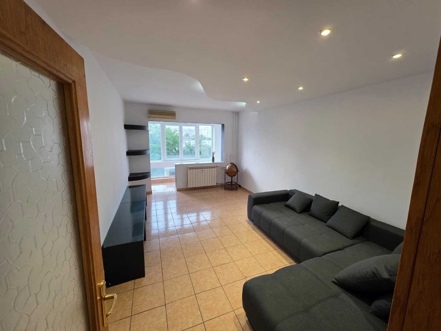 3 camere spatioase, AC, dressing generos, zona linistita Titan - Poză 2