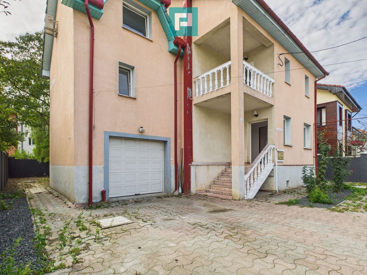 Vilă cu 5 camere pentru investiții în Dumbrăvița - Poză 2