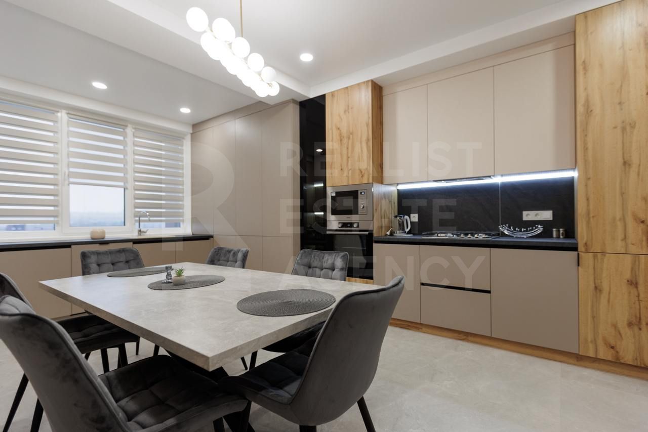 Chirie, apartament, 4 camere, strada Lev Tolstoi, Centru - Poză 1