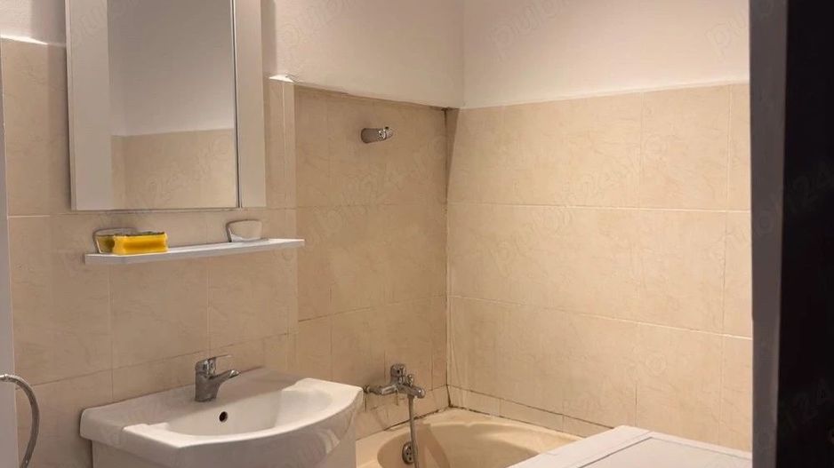 Închiriez garsoniră ultracentrală, Unirii, centrală proprie - Poză 3