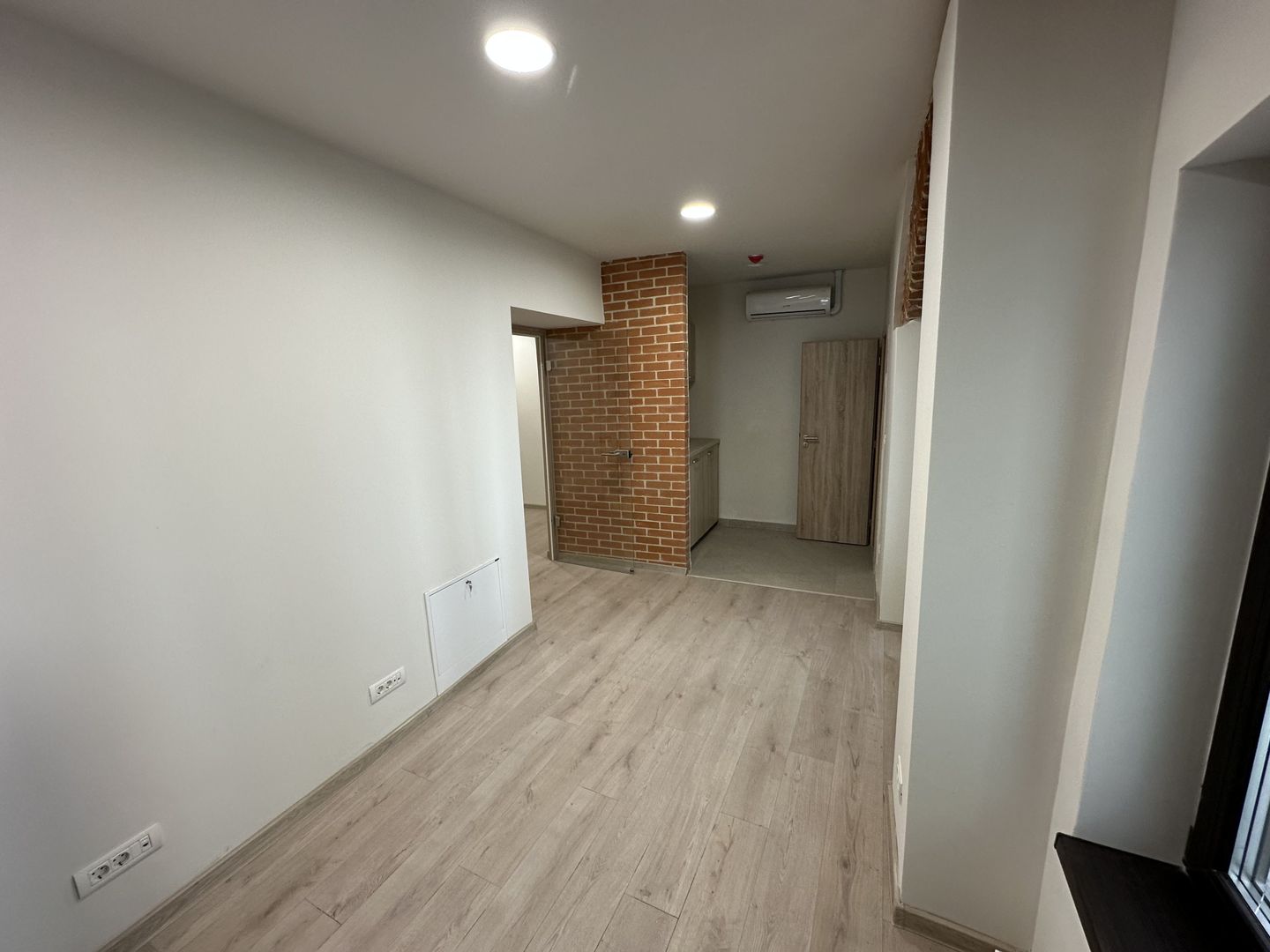 Spatii de birouri Ultracentral suprafață  de 27.7 mp - Poză 4