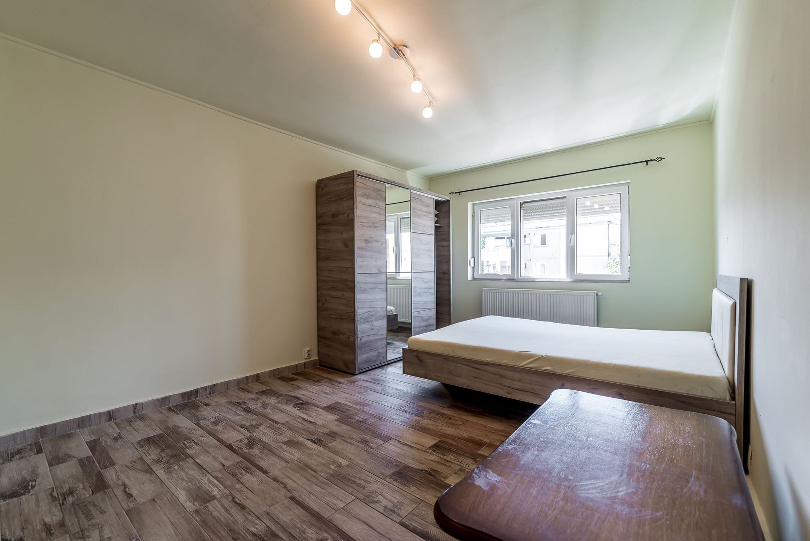 REZERVAT! Ap 2 camere, renovat, 2 balcoane. Cartier Alfa Arad - Poză 6