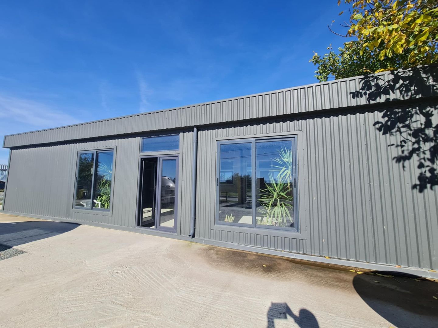 Spațiu de Închiriat – Showroom, Depozitare + Birouri – Cumpăna - Poză 1